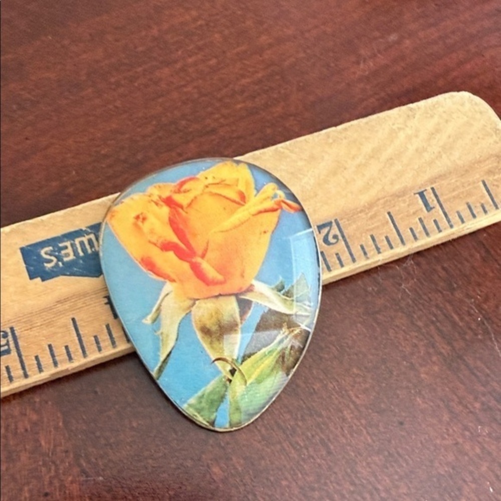 Vintage FLOWER brooch